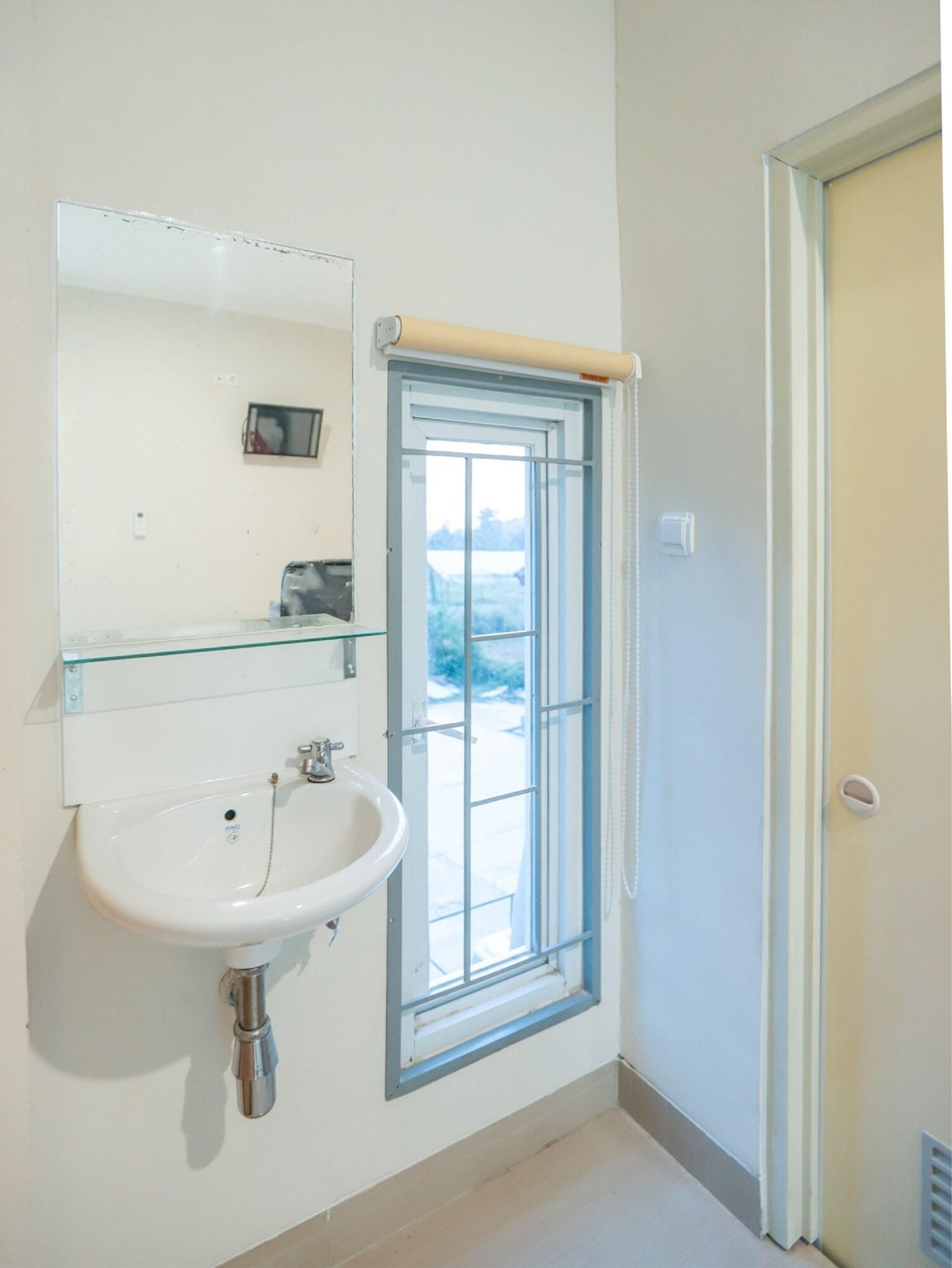 Oyo 387 Alfa Guest House Tegal  Kültér fotó